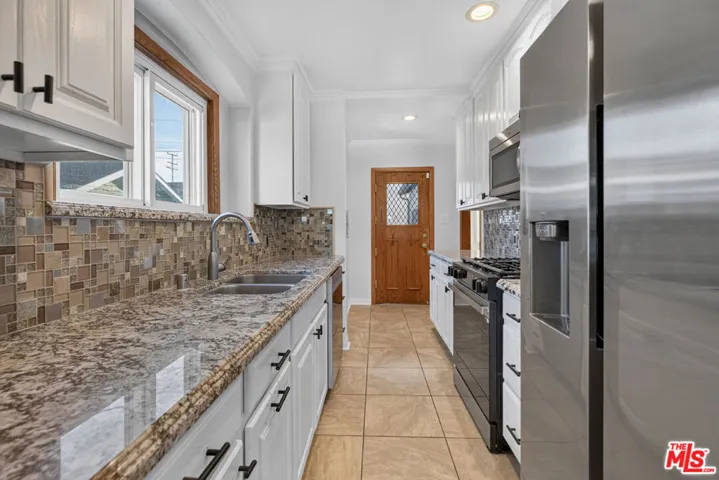 1811 N Avon Street, Burbank, California 91505