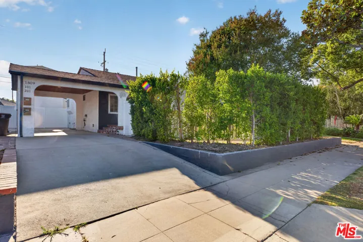 1811 N Avon Street, Burbank, California 91505
