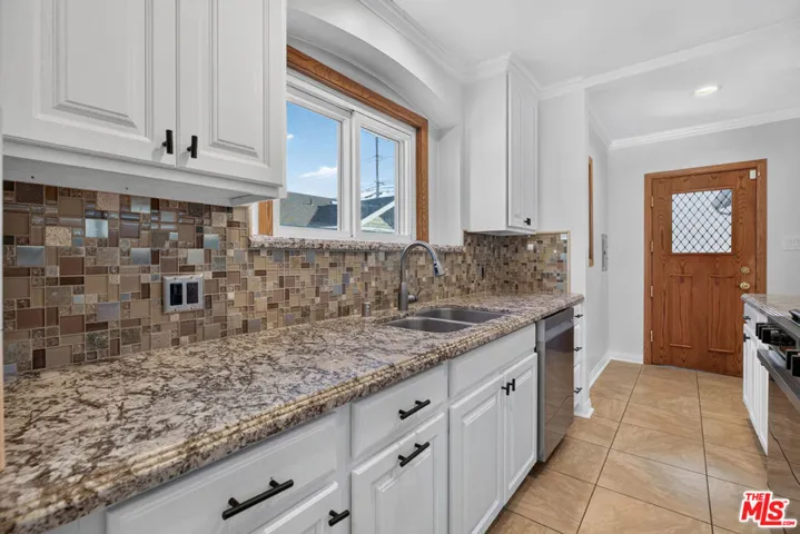 1811 N Avon Street, Burbank, California 91505