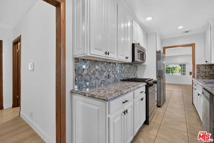 1811 N Avon Street, Burbank, California 91505