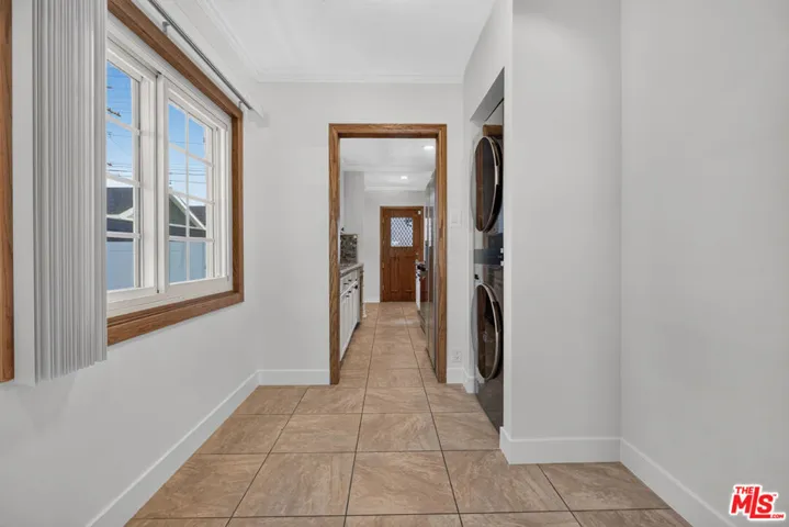 1811 N Avon Street, Burbank, California 91505