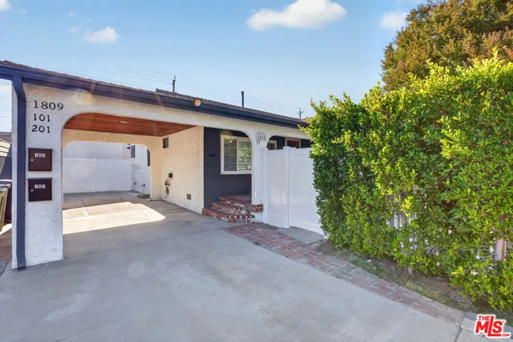 1811 N Avon Street, Burbank, California 91505
