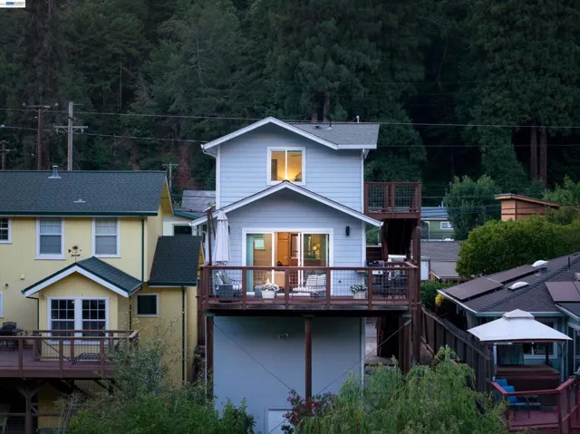 15573 Riverside Dr, Guerneville, California 95446