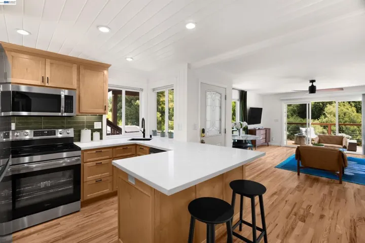 15573 Riverside Dr, Guerneville, California 95446