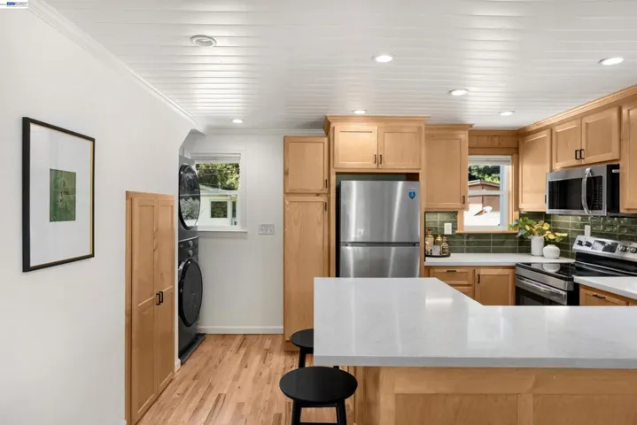 15573 Riverside Dr, Guerneville, California 95446