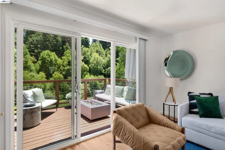 15573 Riverside Dr, Guerneville, California 95446