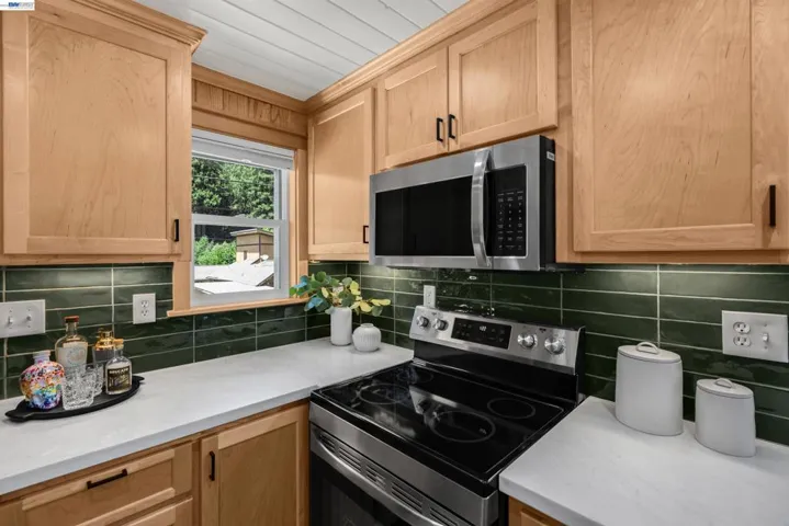 15573 Riverside Dr, Guerneville, California 95446