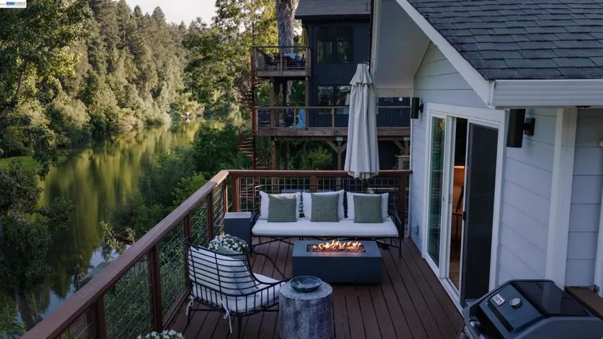 15573 Riverside Dr, Guerneville, California 95446