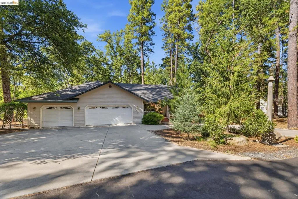 19015 Apple Valley Dr