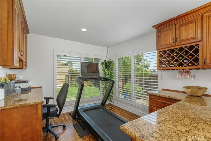 Bonus area / Office, kitchen nook or Bar area