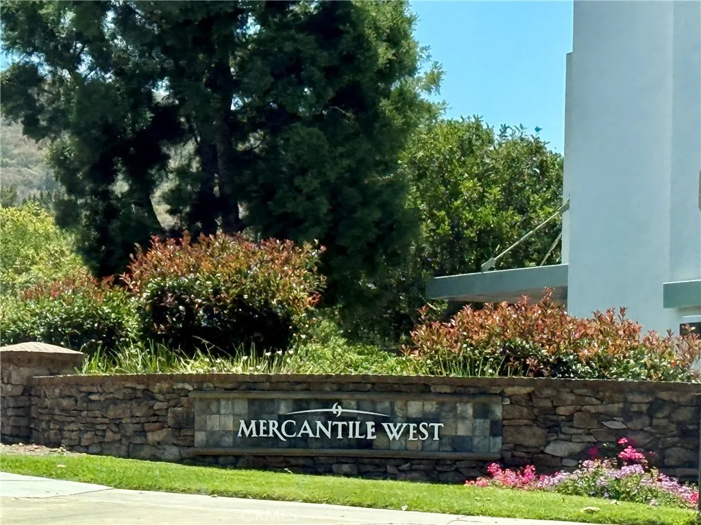 Nearby shopping and dining