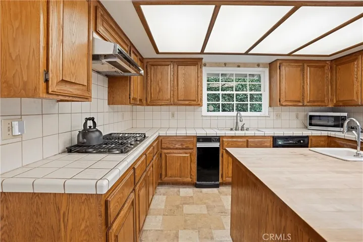 2037 S Capella Court, Costa Mesa, California 92626