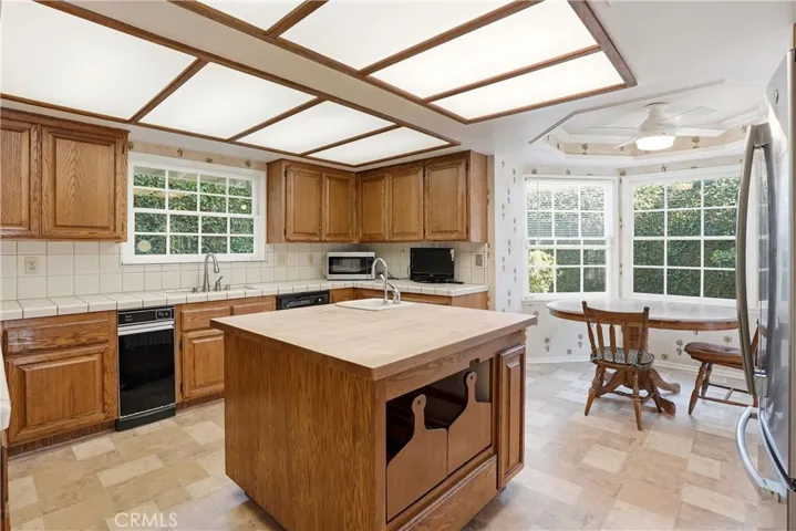 2037 S Capella Court, Costa Mesa, California 92626