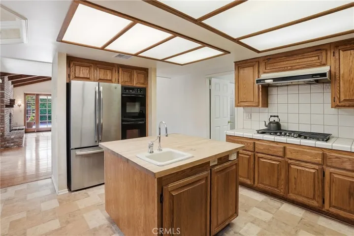2037 S Capella Court, Costa Mesa, California 92626