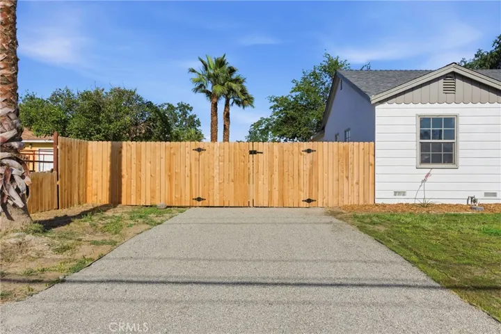 932 Baldwin, Bakersfield, California 93304