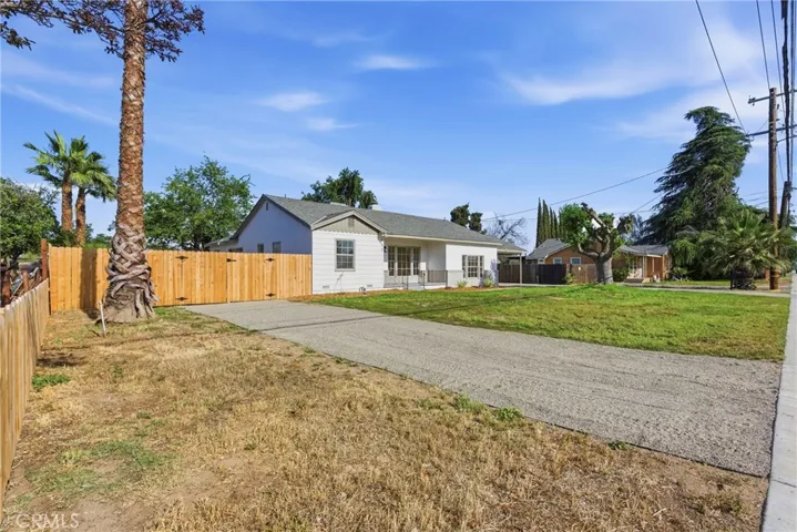 932 Baldwin, Bakersfield, California 93304