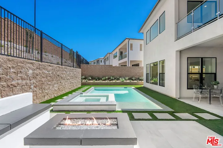 20601 W Overlook Court, Porter Ranch, California 91326