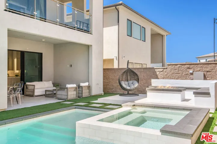 20601 W Overlook Court, Porter Ranch, California 91326