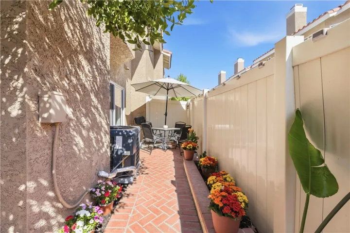 28127 Bobwhite Circle 98, Saugus, California 91350