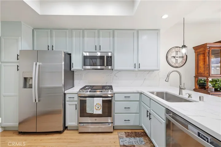 28127 Bobwhite Circle 98, Saugus, California 91350