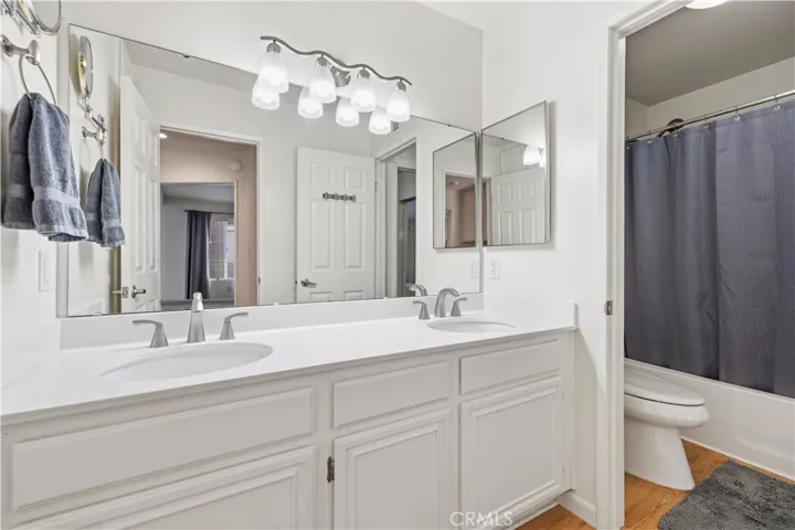 28127 Bobwhite Circle 98, Saugus, California 91350