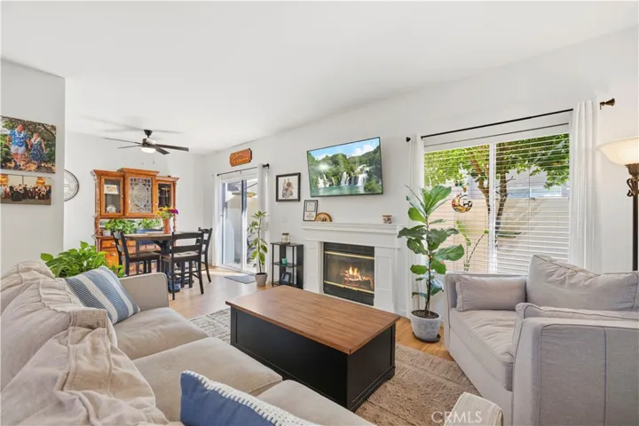 28127 Bobwhite Circle 98, Saugus, California 91350