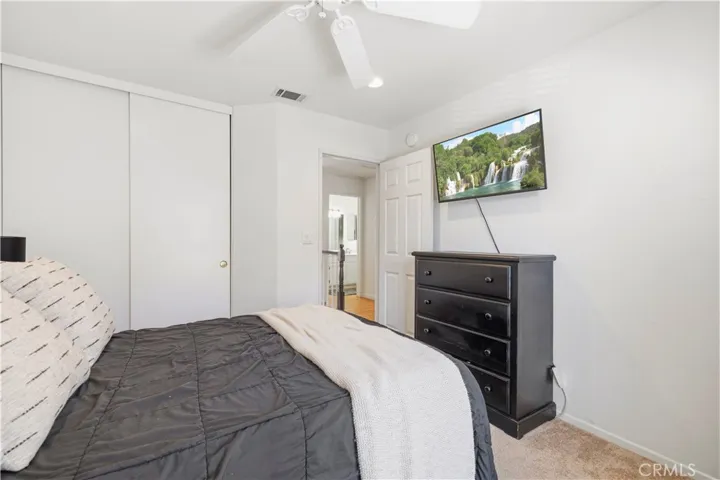 28127 Bobwhite Circle 98, Saugus, California 91350