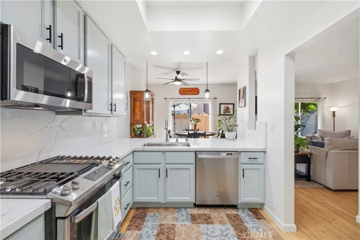 28127 Bobwhite Circle 98, Saugus, California 91350