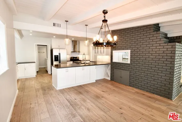 5415 Coldwater Canyon Avenue, Sherman Oaks, California 91401