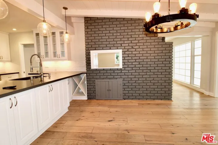 5415 Coldwater Canyon Avenue, Sherman Oaks, California 91401