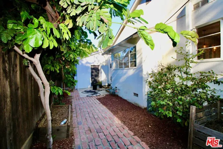 5415 Coldwater Canyon Avenue, Sherman Oaks, California 91401