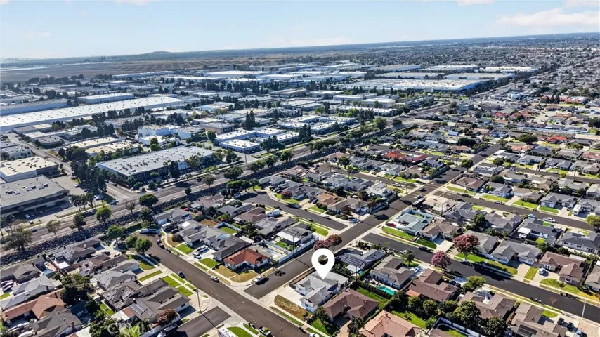 Close to parks, shopping, and dining