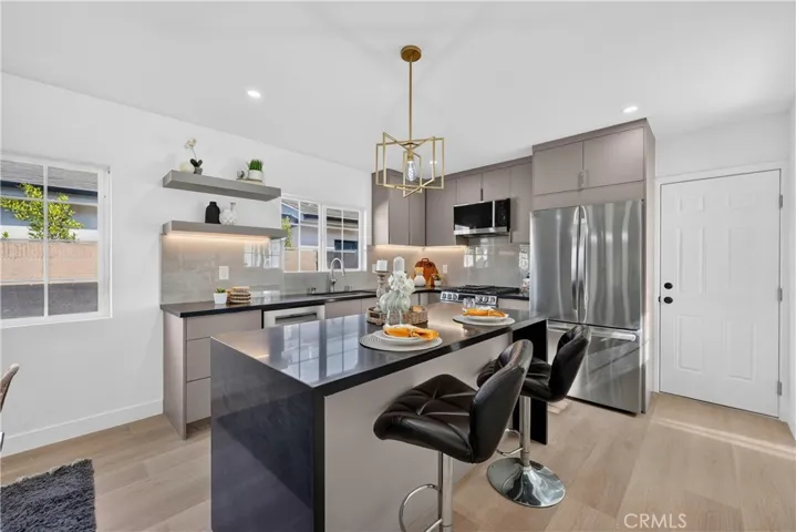 Quartz countertops and large kitchen island