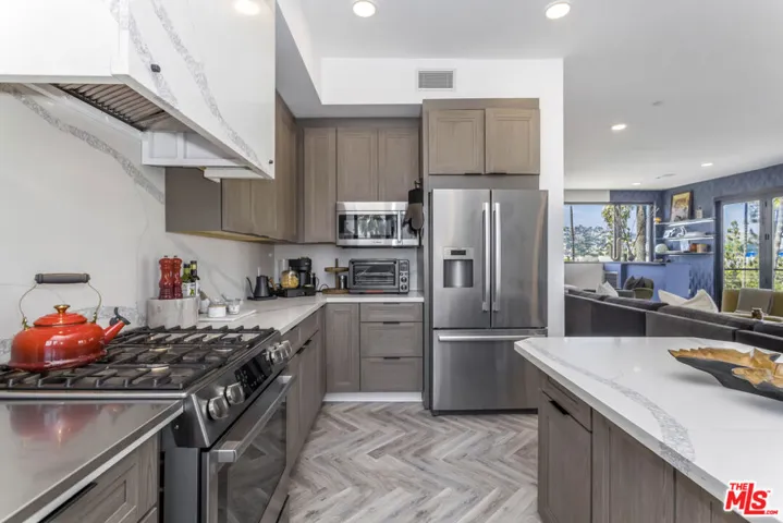 137 N Doheny Drive 4, West Hollywood, California 90048