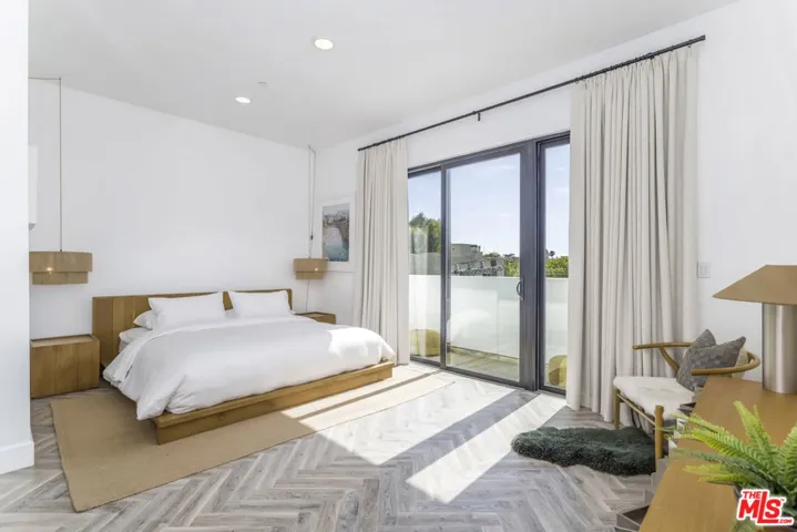 137 N Doheny Drive 4, West Hollywood, California 90048