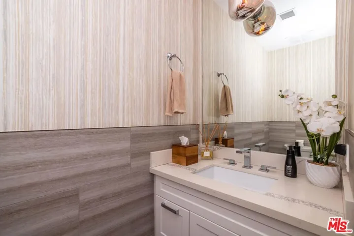 137 N Doheny Drive 4, West Hollywood, California 90048