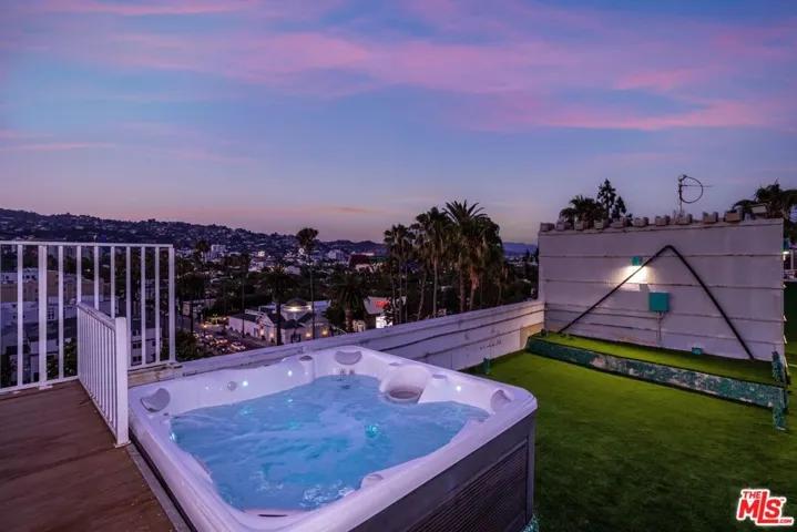 137 N Doheny Drive 4, West Hollywood, California 90048