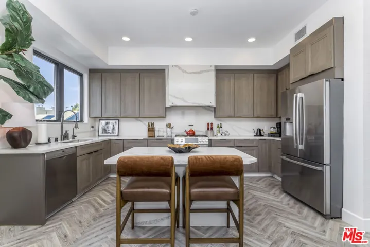 137 N Doheny Drive 4, West Hollywood, California 90048