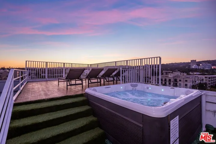137 N Doheny Drive 4, West Hollywood, California 90048