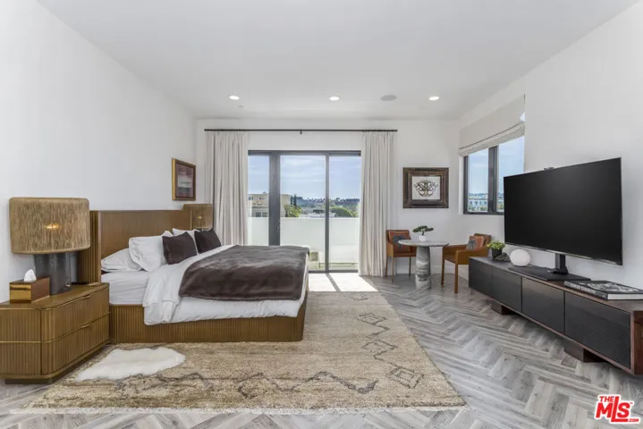 137 N Doheny Drive 4, West Hollywood, California 90048