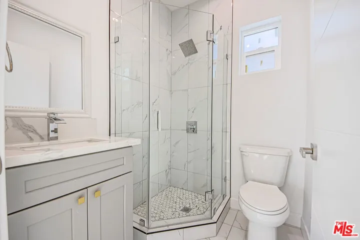 11443 Hatteras Street, North Hollywood, California 91601