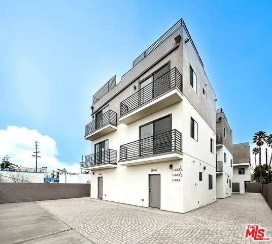 11443 Hatteras Street, North Hollywood, California 91601