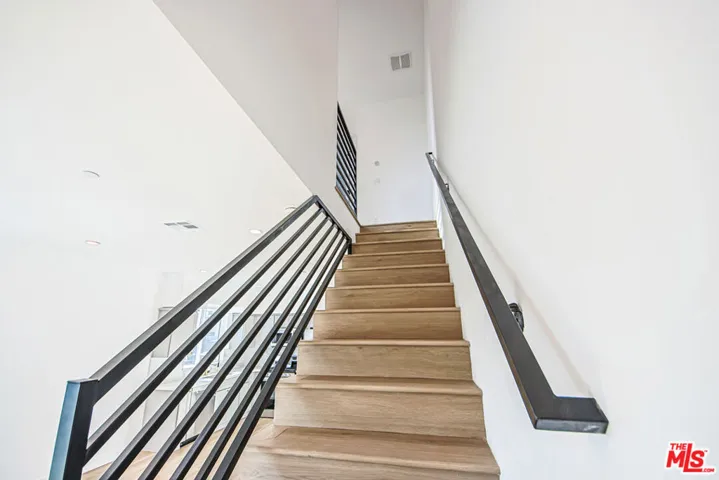 11443 Hatteras Street, North Hollywood, California 91601
