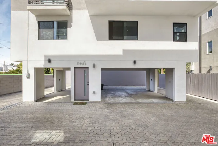 11443 Hatteras Street, North Hollywood, California 91601