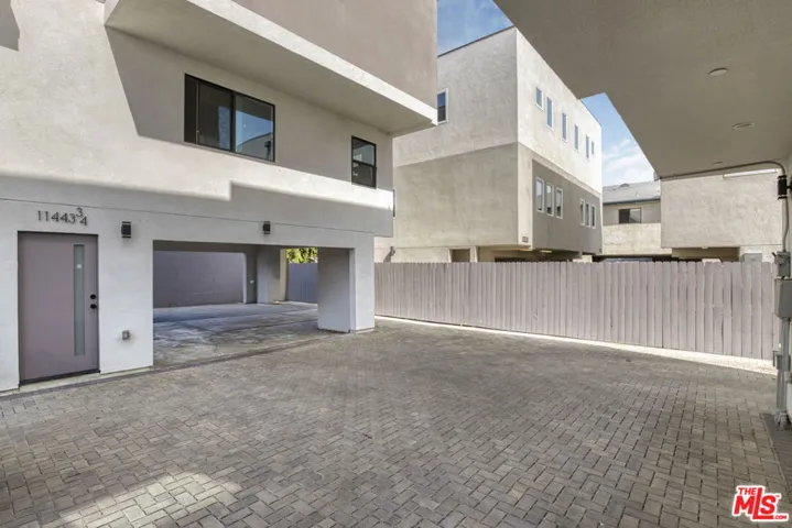 11443 Hatteras Street, North Hollywood, California 91601