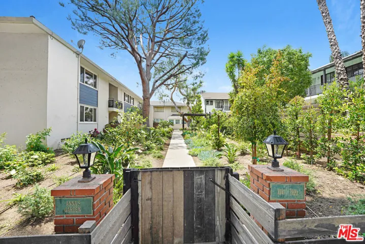 1219 N Crescent Heights Boulevard C, West Hollywood, California 90046