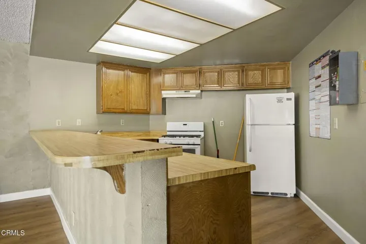37-web-or-mls-UpmarketMedia_391Santa_84