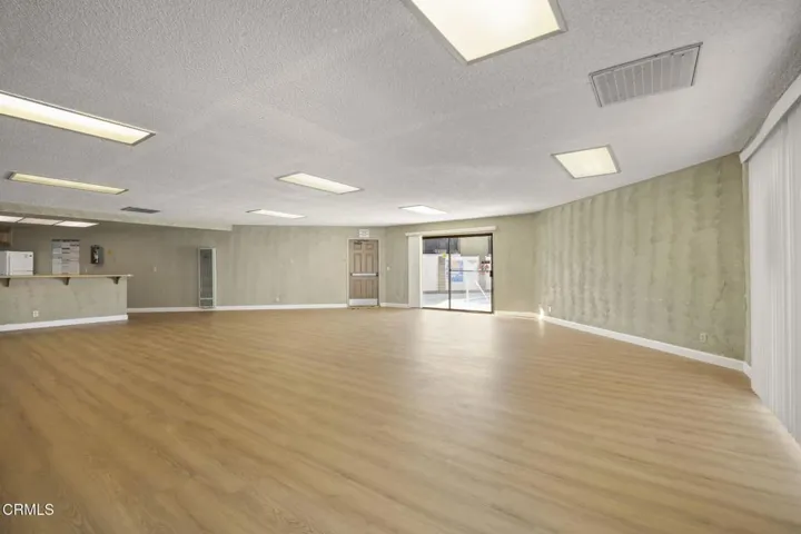 36-web-or-mls-UpmarketMedia_391Santa_81