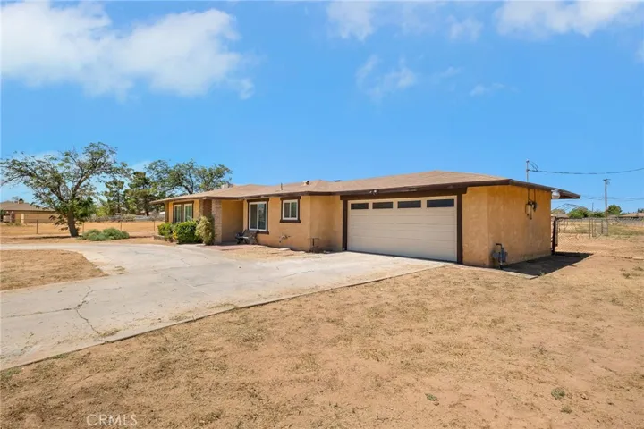 15420 Apache, Apple Valley, California 92307