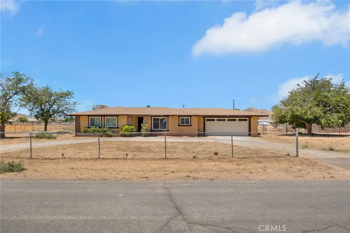 15420 Apache, Apple Valley, California 92307